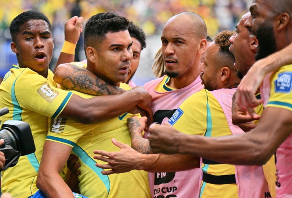Salvan a Brasil Casemiro y Martinelli