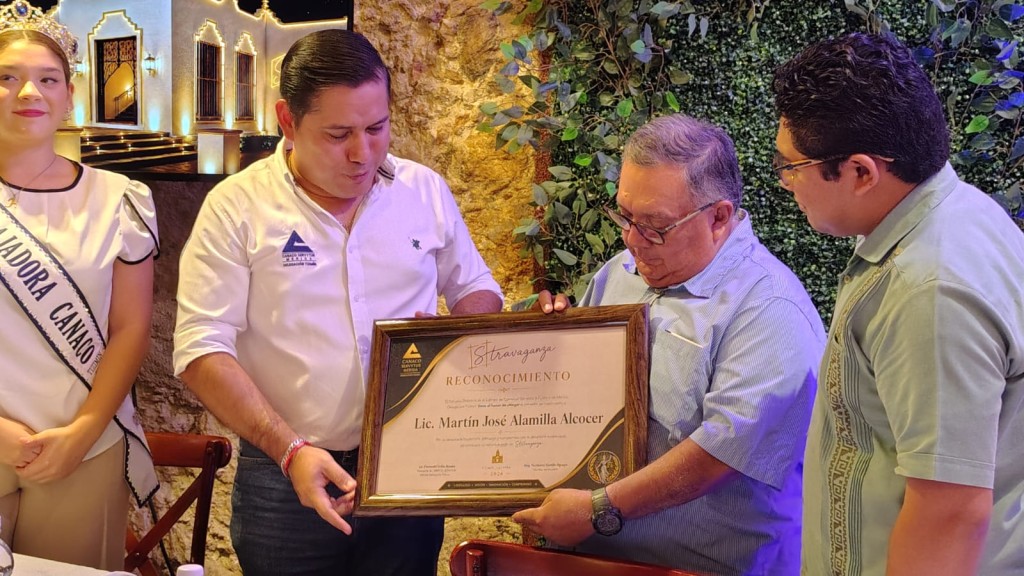 Reconocen a fundadores de la ex disco Stravaganza, de Tizimín