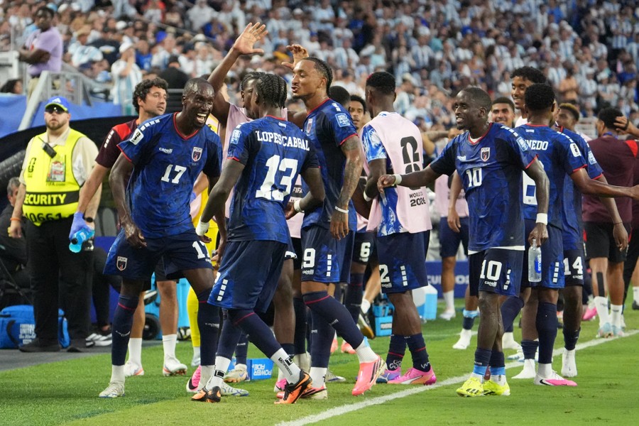 Pasa Argentina, con gran sufrimiento, a octavos de final