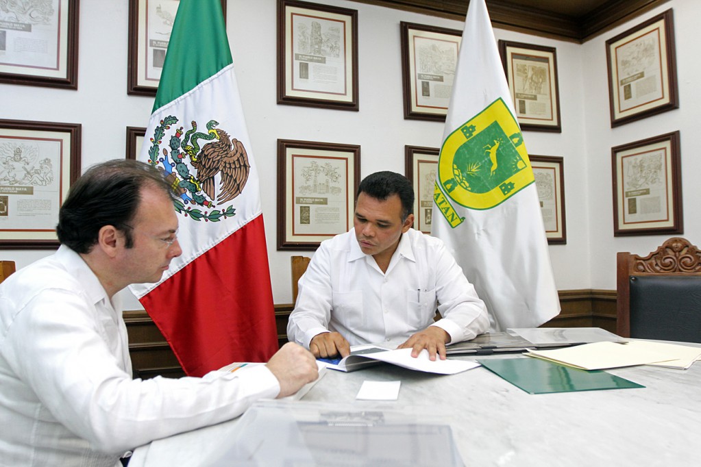 Se reúnen Rolando Zapata y Luis Videgaray