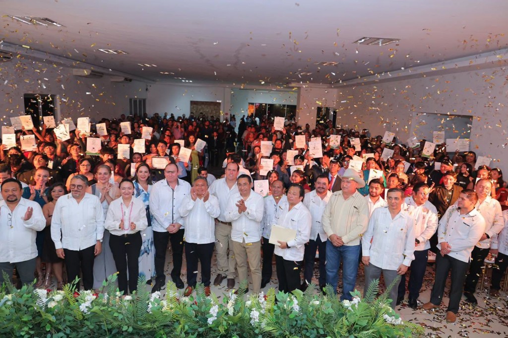Cierran 187 jóvenes del CBTA 14 una etapa y se preparan para conquistar nuevos sueños