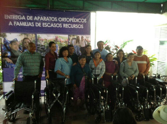 Entrega Ayuntamiento de Mérida apoyos ortopédicos a personas de escasos recursos