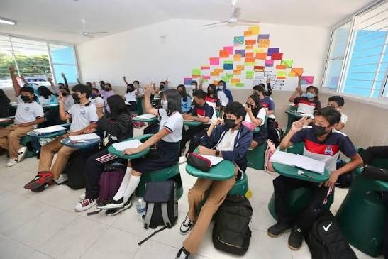 Invierten mil 36 millones de pesos en becas estudiantiles, en Yucatán