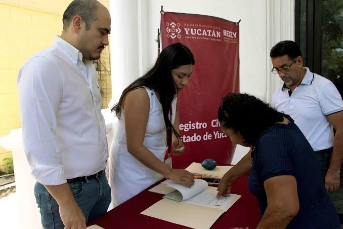 Entregan actas de nacimiento a personas carentes del documento