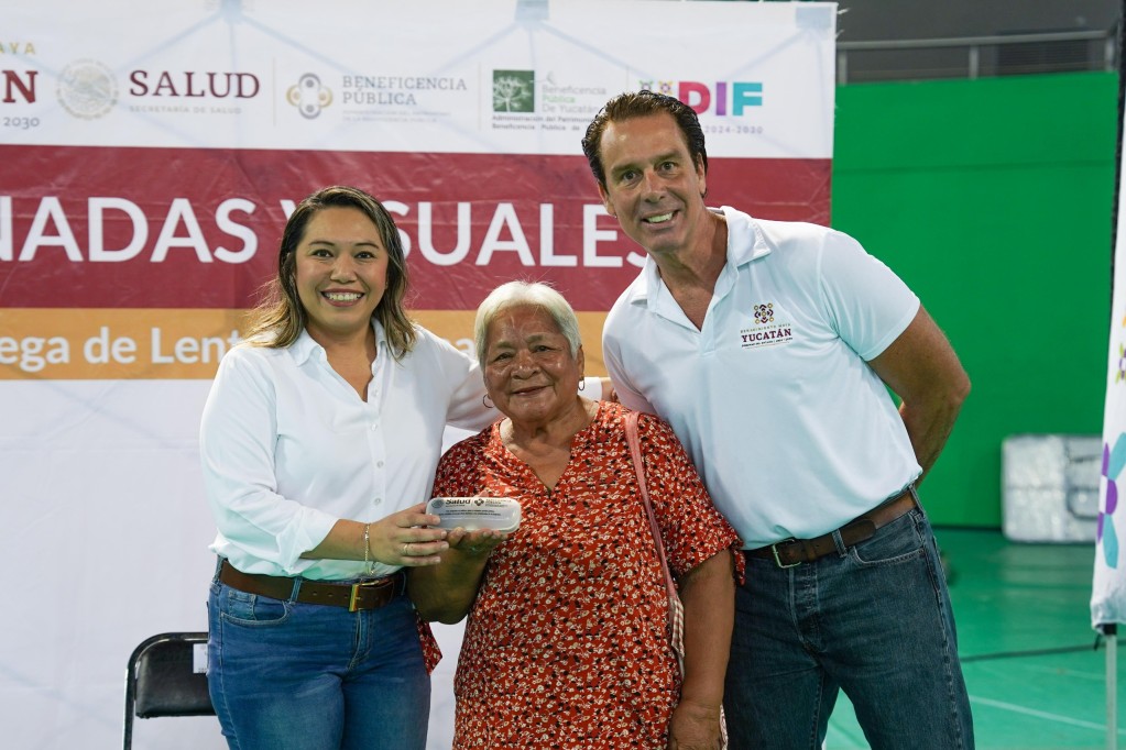 Lentes gratuitos ayudan a más de mil yucatecas y yucatecos a ver con mayor claridad
