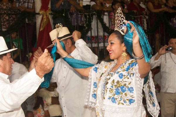 Con vaquería inicia la tradicional Feria Espita 2013 en honor al niño dios