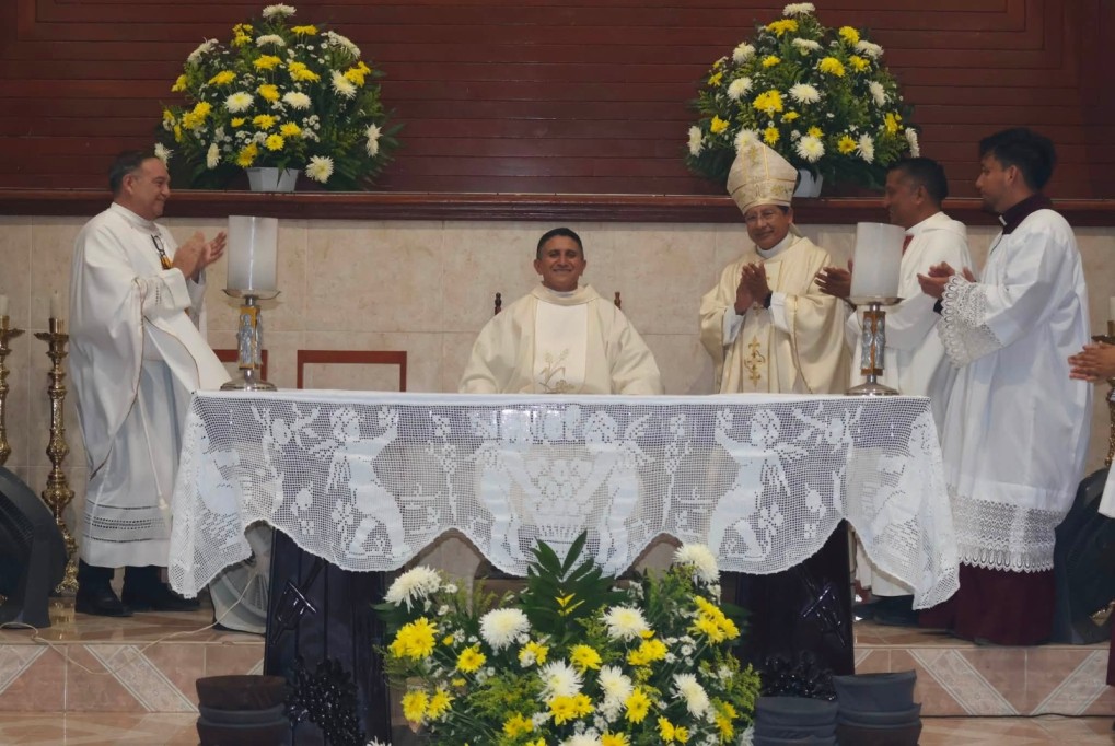 Reciben a nuevo presbítero en la Parroquia de Guadalupe de Tizimín