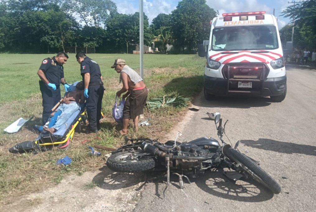 Resulta lesionado un adulto por choque de moto contra taxi en comisaría tizimileña