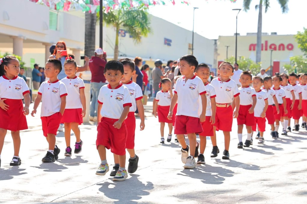 Encienden preescolares de Tizimín el espíritu patrio, con vistoso desfile