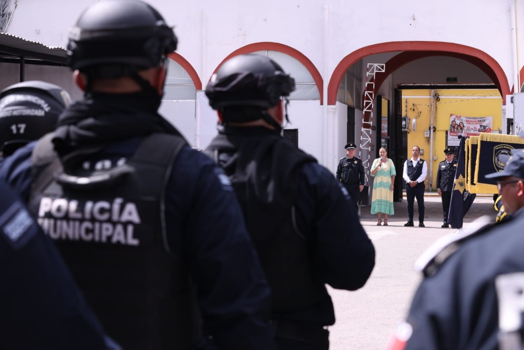 Reconoce Cecilia Patrón a policías de Mérida