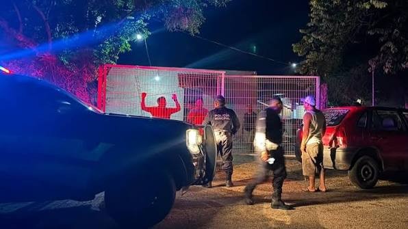 Someten vecinos a ebrio que ingresó a casa de una abuelita, en Tizimín