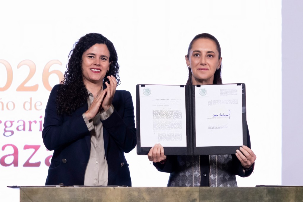 Firma Claudia Sheinbaum Decreto de Nacionalidad Única Mexicana para Aspirantes a la Presidencia, Gubernaturas y Jefatura de Gobierno