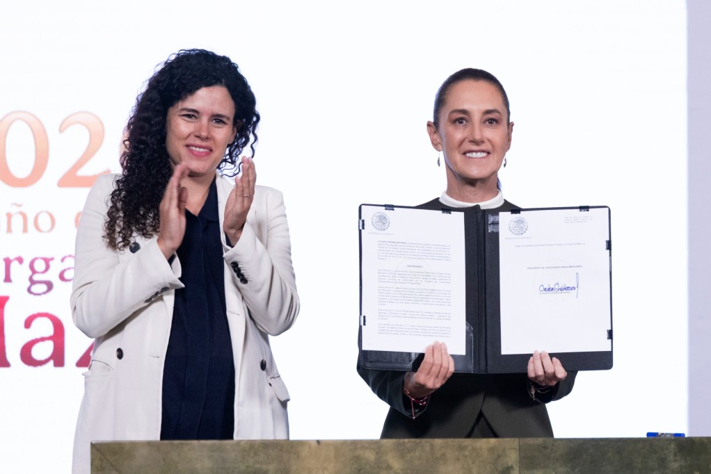 Firma presidenta Claudia Sheinbaum decreto de entornos digitales seguros para niñas, niños y adolescentes