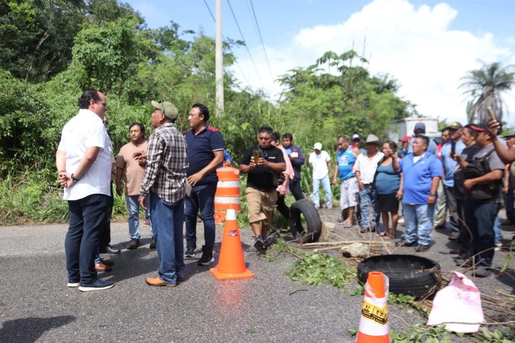 Acuerdan iniciar reparación de carretera Tizimín-Colonia, tras protesta