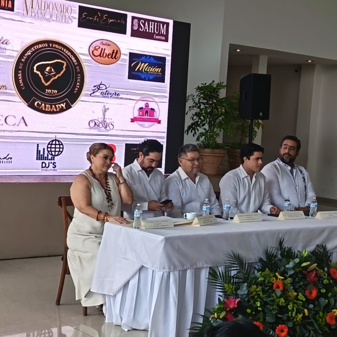 Buscan formalizar los servicios de meseros y prestadores de servicios bajo una nueva agrupación