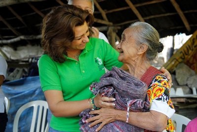 Reafirma compromiso la presidenta del DIF Yucatán Sarita Blancarte con adultos de la tercera edad de Tinum