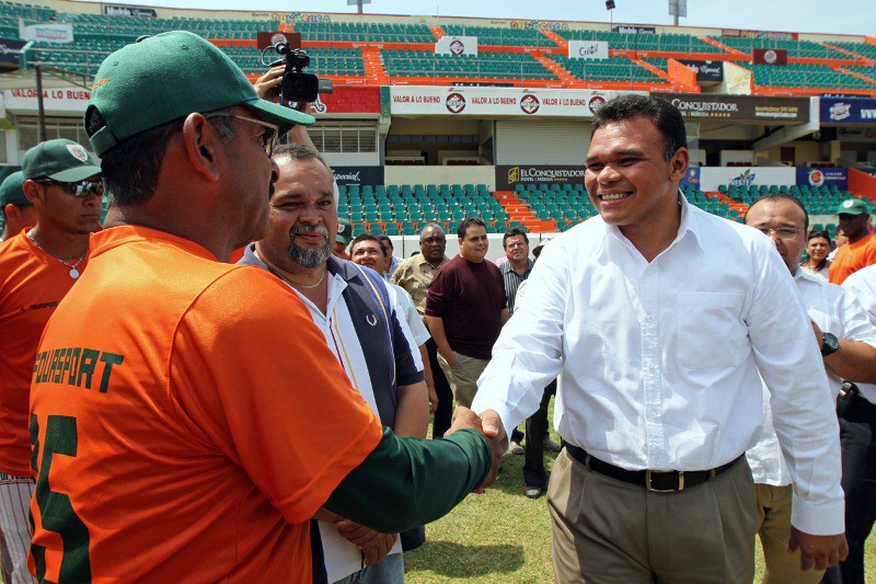 Entregan obras en el estadio Kukulcán‏