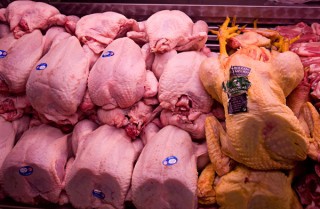 Aumenta $1.50 el precio de pollo al público en el mercado Lúcas de Gálvez