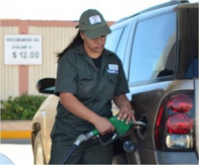 Reportajes especiales del día de la mujer: "Mujer despachadoras de gasolina"