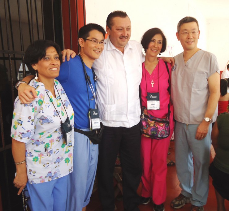 VALLADOLID: Médicos Norteamericanos llegan a la comisaría de Popolá