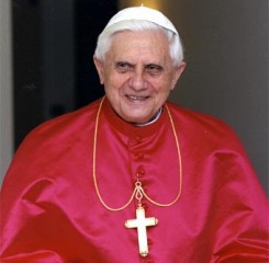 En el adiós, Benedicto XVI recuerda las tormentas que ensucian a la iglesia.