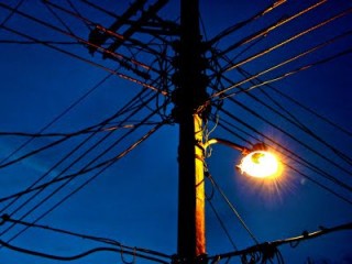 Reportan robo de postes de luz en la colonia cerrito mulchechén 