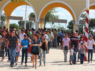 A diario unas  100  personas solicitan asesoría en la unidad móvil de la Fiscalía en Xmatkuil