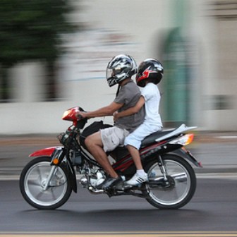 En los pueblos lejos de Mérida, sólo 2 de cada 10 motociclistas usa el casco.