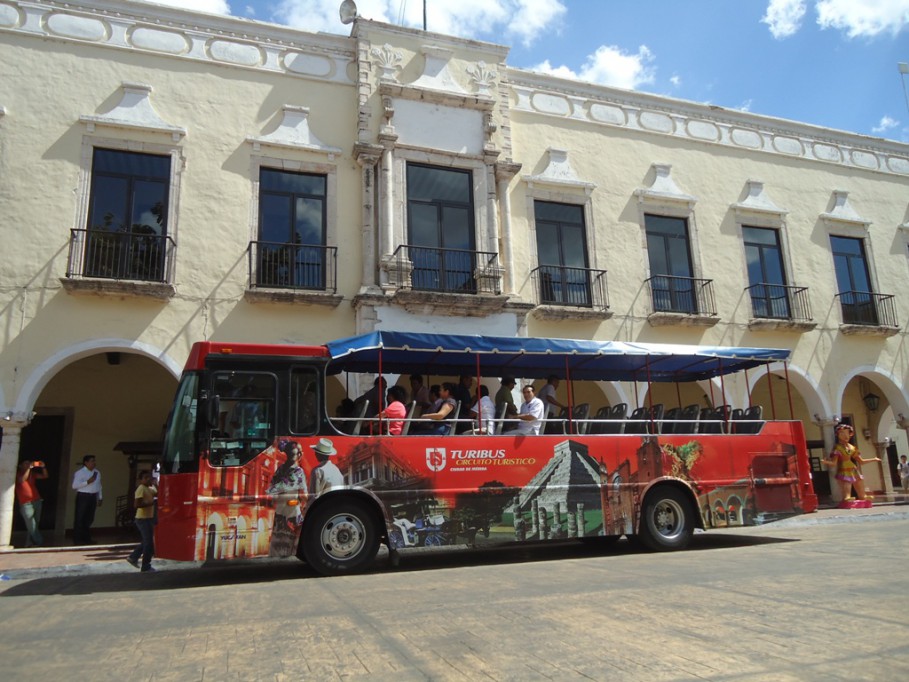 VALLADOLID: Demostración de autobús turístico