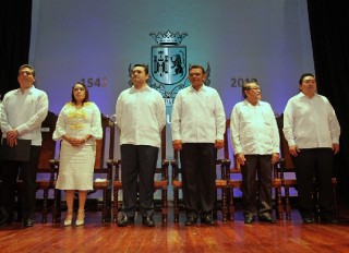 Gobernador acude a sesión solemne de cabildo y a diversos eventos del ayuntamiento de Mérida.