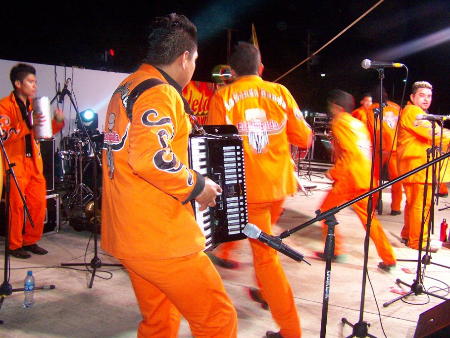 TIZIMÍN: Guerra de bandas en la Expo Feria.\r\n\r\n
