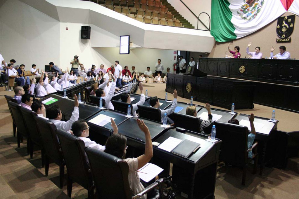 Acuerdos y leyes unánimes en el Congreso Yucateco 