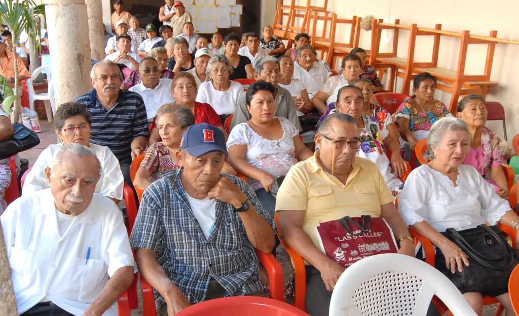 Valladolid: Roger Alcocer cumple compromiso con jubilados y pensionados\r\n