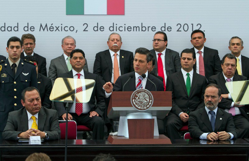 Funcionarios estatales siguen toma de posesión de Enrique Peña Nieto