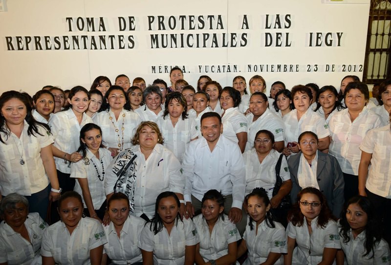 Toman protesta 98 representantes municipales de la IEGY