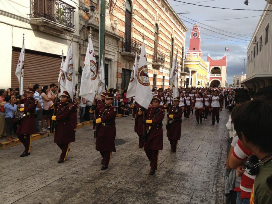 Saldo Blanco por el buen fin y desfile