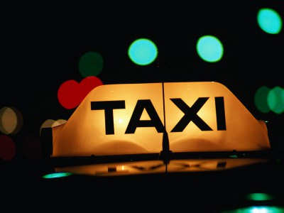 Taxista pone mal a los yucatecos al robarle  sus pertenencias a una turista de E.U