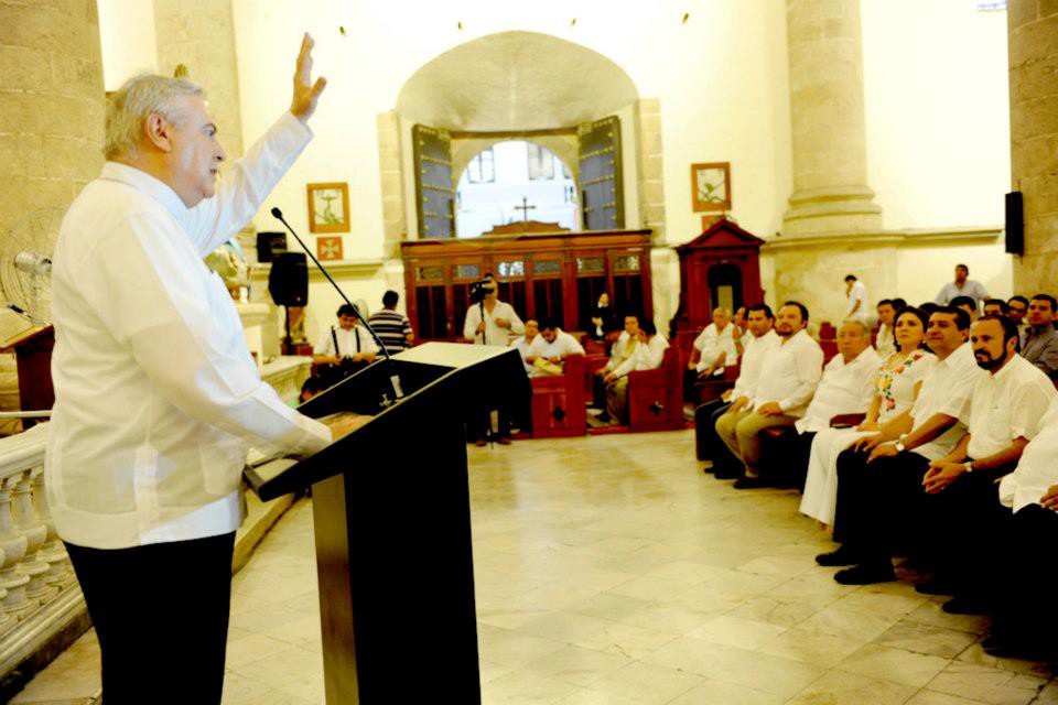 Celebran misa por la paz del país.