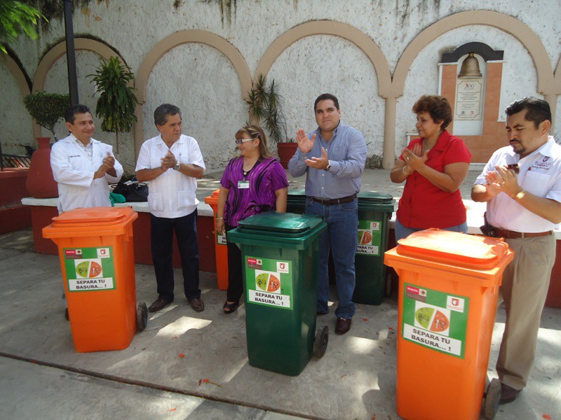 Valladolid: Entregan 7 botes de basura para la jurisdicción sanitaria no 2.
