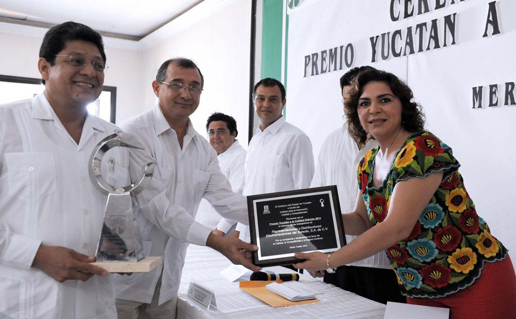 Organizaciones reciben premio a la calidad 2011